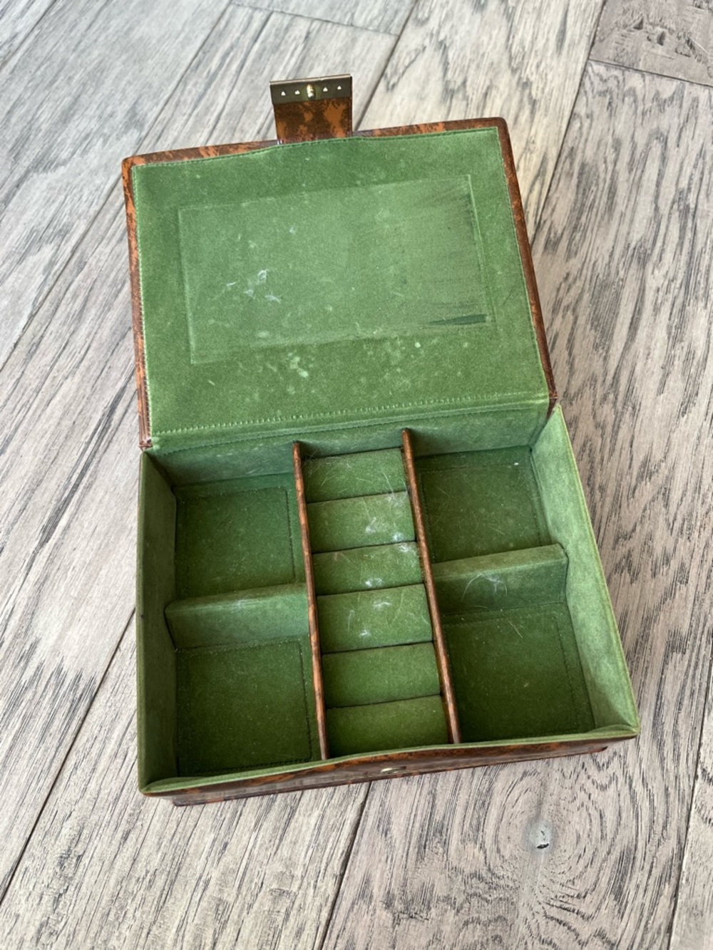 Vintage tapestry jewelry box - Picture 2 of 9